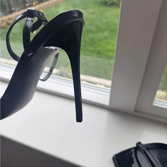 So Me Glossy Black Heels - Picture 4 of 4
